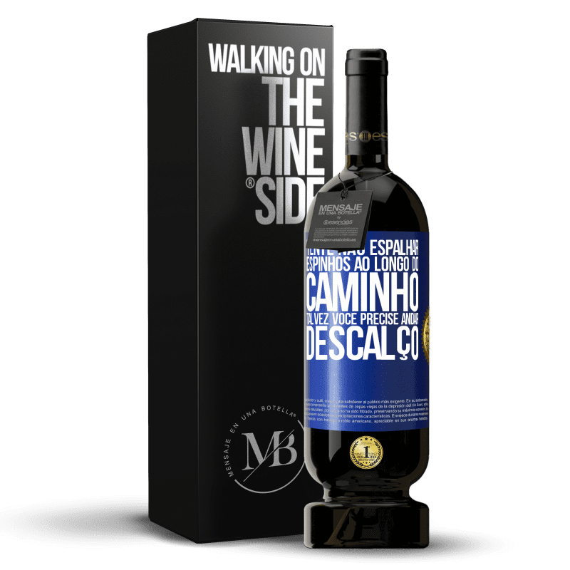 49,95 € Envio grátis | Vinho tinto Edição Premium MBS® Reserva Tente não espalhar espinhos ao longo do caminho, talvez você precise andar descalço Etiqueta Azul. Etiqueta personalizável Reserva 12 Meses Colheita 2015 Tempranillo