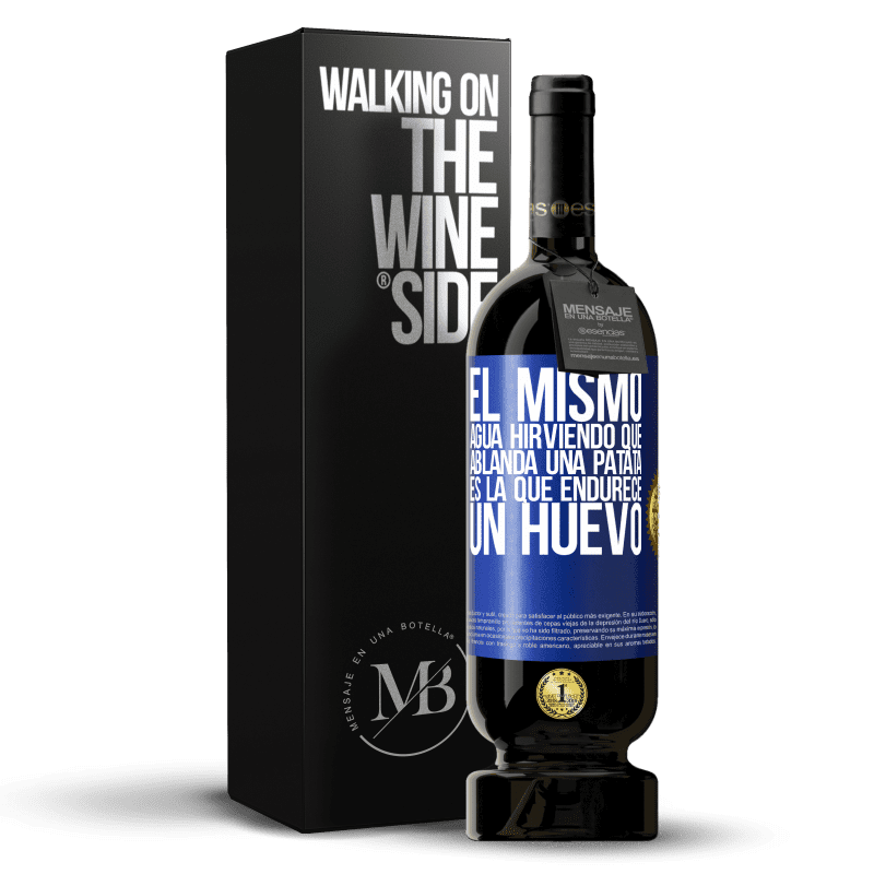 49,95 € Envío gratis | Vino Tinto Edición Premium MBS® Reserva El mismo agua hirviendo que ablanda una patata, es la que endurece un huevo Etiqueta Azul. Etiqueta personalizable Reserva 12 Meses Cosecha 2015 Tempranillo