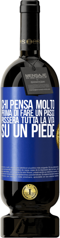 49,95 € Spedizione Gratuita | Vino rosso Edizione Premium MBS® Riserva Chi pensa molto prima di fare un passo, passerà tutta la vita su un piede Etichetta Blu. Etichetta personalizzabile Riserva 12 Mesi Raccogliere 2015 Tempranillo