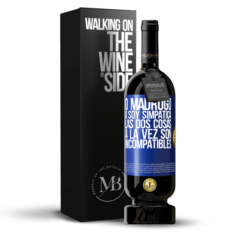 49,95 € Envío gratis | Vino Tinto Edición Premium MBS® Reserva O madrugo o soy simpática, las dos cosas a la vez son incompatibles Etiqueta Azul. Etiqueta personalizable Reserva 12 Meses Cosecha 2015 Tempranillo