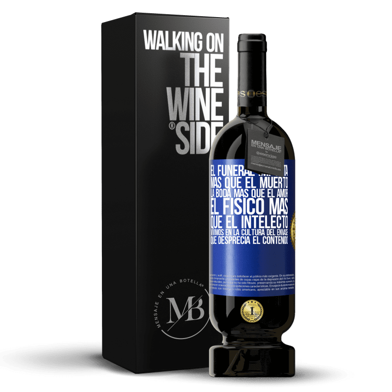 49,95 € Envío gratis | Vino Tinto Edición Premium MBS® Reserva El funeral importa más que el muerto, la boda más que el amor, el físico más que el intelecto. Vivimos en la cultura del Etiqueta Azul. Etiqueta personalizable Reserva 12 Meses Cosecha 2015 Tempranillo