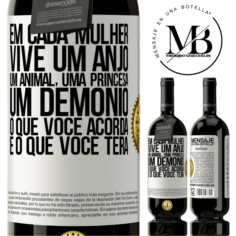 49,95 € Envio grátis | Vinho tinto Edição Premium MBS® Reserva Em cada mulher vive um anjo, um animal, uma princesa, um demônio. O que você acorda é o que você terá Etiqueta Branca. Etiqueta personalizável Reserva 12 Meses Colheita 2015 Tempranillo