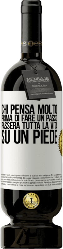 49,95 € Spedizione Gratuita | Vino rosso Edizione Premium MBS® Riserva Chi pensa molto prima di fare un passo, passerà tutta la vita su un piede Etichetta Bianca. Etichetta personalizzabile Riserva 12 Mesi Raccogliere 2015 Tempranillo