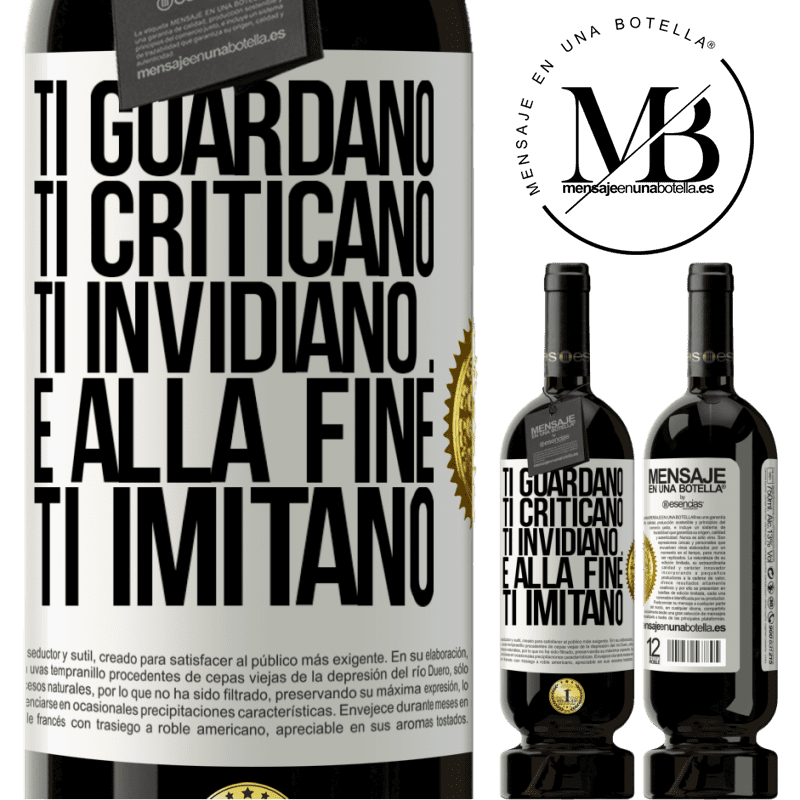 49,95 € Spedizione Gratuita | Vino rosso Edizione Premium MBS® Riserva Ti guardano, ti criticano, ti invidiano ... e alla fine ti imitano Etichetta Bianca. Etichetta personalizzabile Riserva 12 Mesi Raccogliere 2016 Tempranillo