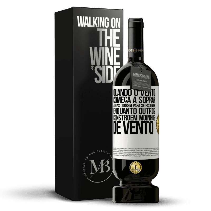 49,95 € Envio grátis | Vinho tinto Edição Premium MBS® Reserva Quando o vento começa a soprar, alguns correm para se esconder, enquanto outros constroem moinhos de vento Etiqueta Branca. Etiqueta personalizável Reserva 12 Meses Colheita 2015 Tempranillo