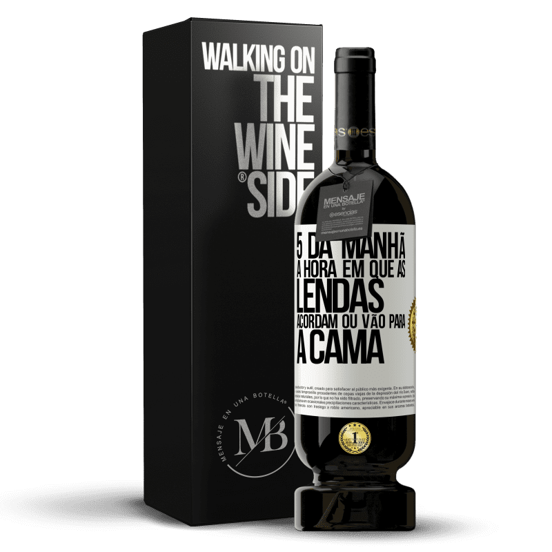 49,95 € Envio grátis | Vinho tinto Edição Premium MBS® Reserva 5 da manhã A hora em que as lendas acordam ou vão para a cama Etiqueta Branca. Etiqueta personalizável Reserva 12 Meses Colheita 2015 Tempranillo