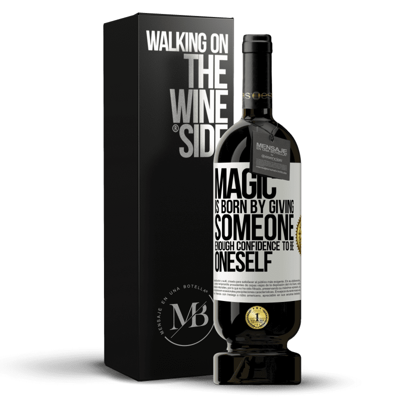 49,95 € Бесплатная доставка | Красное вино Premium Edition MBS® Бронировать Магия рождается, давая кому-то достаточно уверенности, чтобы быть собой Белая этикетка. Настраиваемая этикетка Бронировать 12 Месяцы Урожай 2016 Tempranillo