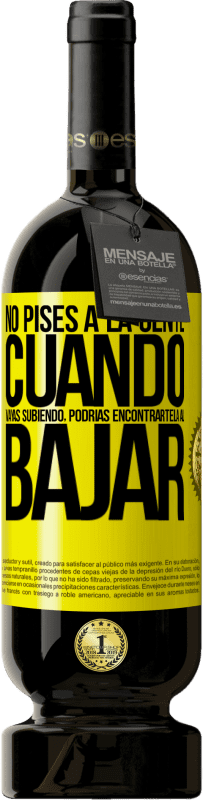 Envío gratis | Vino Tinto Edición Premium MBS® Reserva No pises a la gente cuando vayas subiendo, podrías encontrártela al bajar Etiqueta Amarilla. Etiqueta personalizable Reserva 12 Meses Cosecha 2016 Tempranillo
