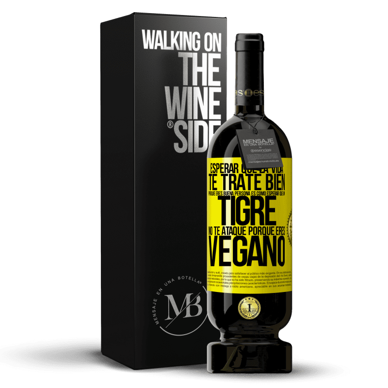 49,95 € Envío gratis | Vino Tinto Edición Premium MBS® Reserva Esperar que la vida te trate bien porque eres buena persona es como esperar que un tigre no te ataque porque eres vegano Etiqueta Amarilla. Etiqueta personalizable Reserva 12 Meses Cosecha 2015 Tempranillo