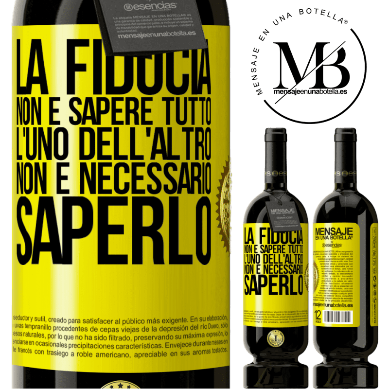 49,95 € Spedizione Gratuita | Vino rosso Edizione Premium MBS® Riserva La fiducia non è sapere tutto l'uno dell'altro. Non è necessario saperlo Etichetta Gialla. Etichetta personalizzabile Riserva 12 Mesi Raccogliere 2016 Tempranillo