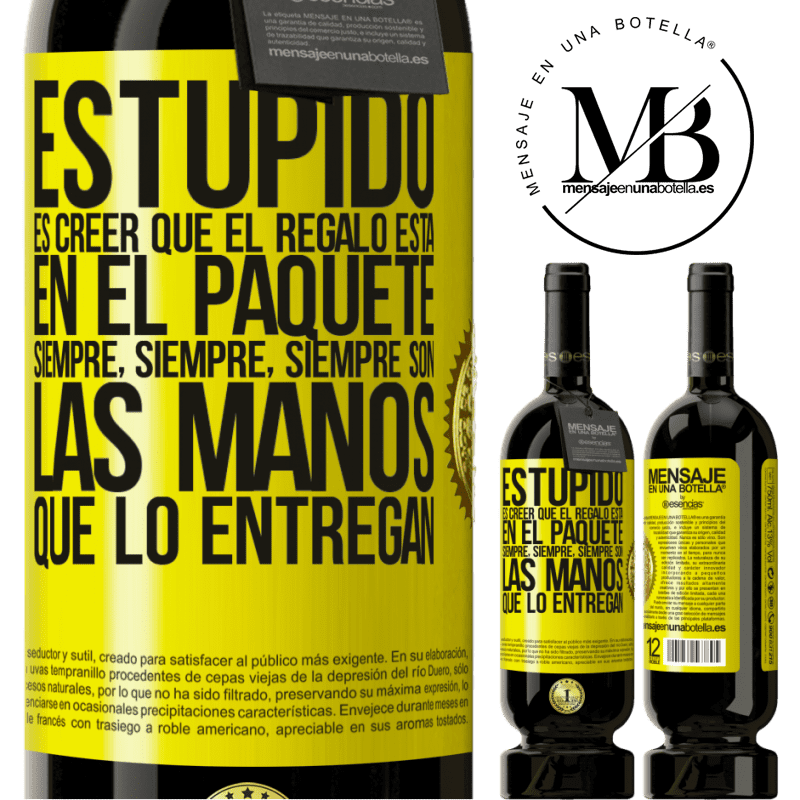 39,95 € Envío gratis | Vino Tinto Edición Premium MBS® Reserva Estúpido es creer que el regalo está en el paquete. Siempre, siempre, siempre son las manos que lo entregan Etiqueta Amarilla. Etiqueta personalizable Reserva 12 Meses Cosecha 2015 Tempranillo
