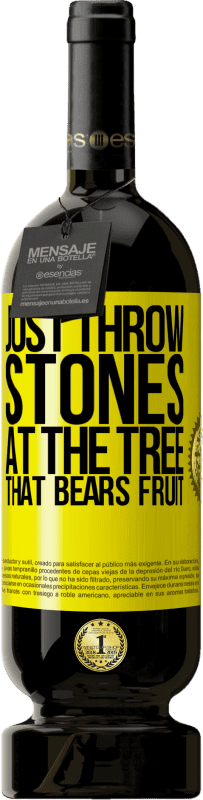 49,95 € 免费送货 | 红酒 高级版 MBS® 预订 只是在结出果实的树上扔石头 黄色标签. 可自定义的标签 预订 12 个月 收成 2016 Tempranillo