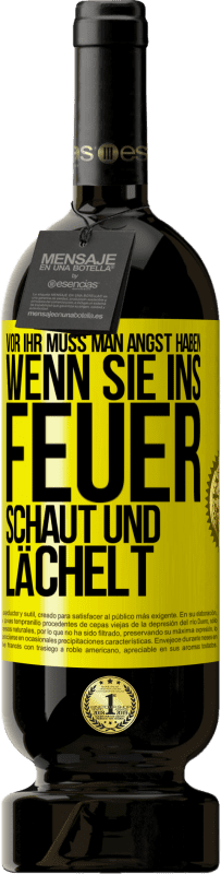 49,95 € | Rotwein Premium Ausgabe MBS® Reserve Vor ihr muss man Angst haben, wenn sie ins Feuer schaut und lächelt Gelbes Etikett. Anpassbares Etikett Reserve 12 Monate Ernte 2016 Tempranillo