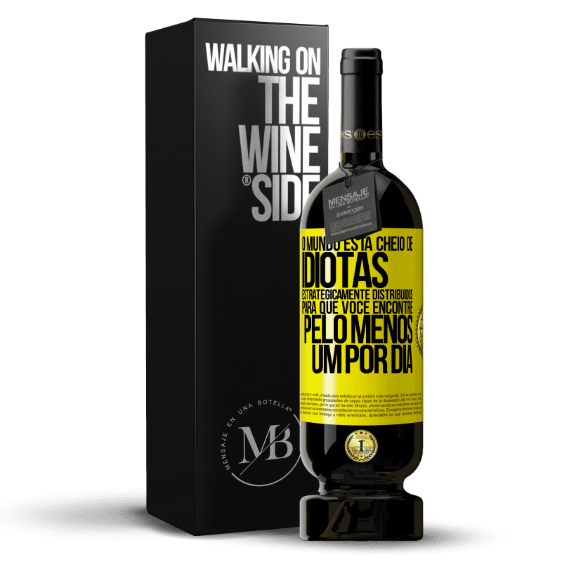 49,95 € Envio grátis | Vinho tinto Edição Premium MBS® Reserva O mundo está cheio de idiotas estrategicamente distribuídos para que você encontre pelo menos um por dia Etiqueta Amarela. Etiqueta personalizável Reserva 12 Meses Colheita 2015 Tempranillo