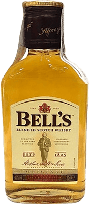 8,95 € Envío gratis | Whisky Blended Bell's Petaca Pequeña 20 cl