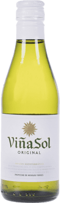 Envío gratis | Caja de 24 unidades Vino Blanco Torres Viña Sol D.O. Penedès España Botellín 20 cl