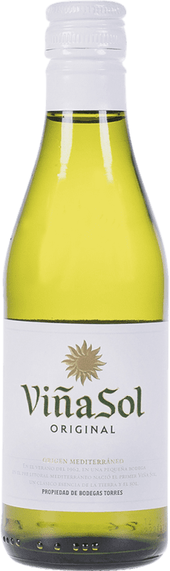 Kostenloser Versand | 24 Einheiten Box Weißwein Torres Viña Sol D.O. Penedès Spanien Kleine Flasche 20 cl Kostenloser Versand | 24 Einheiten Box Weißwein Torres Viña Sol D.O. Penedès Spanien Kleine Flasche 20 cl