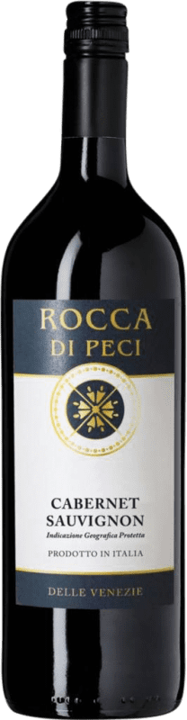 Бесплатная доставка | Красное вино Rocca di Peci I.G.T. Delle Venezie Venecia Италия Cabernet Sauvignon 1 L