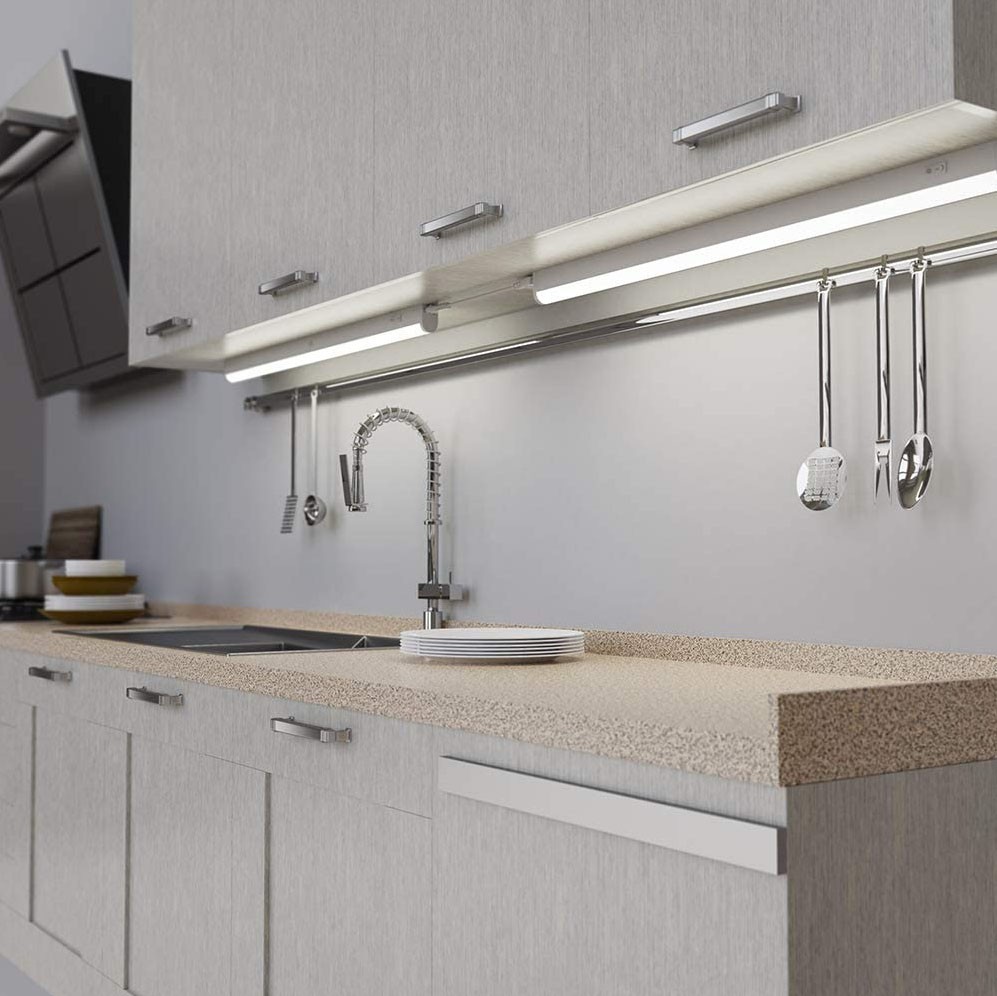 11,95 € Spedizione Gratuita | Tubo LED 12W T5 LED 6000K Luce fredda. Ø 2 cm. Kit tubo LED + staffa + accessori per l'installazione. Driver integrato Alluminio e policarbonato. Colore bianca e argento