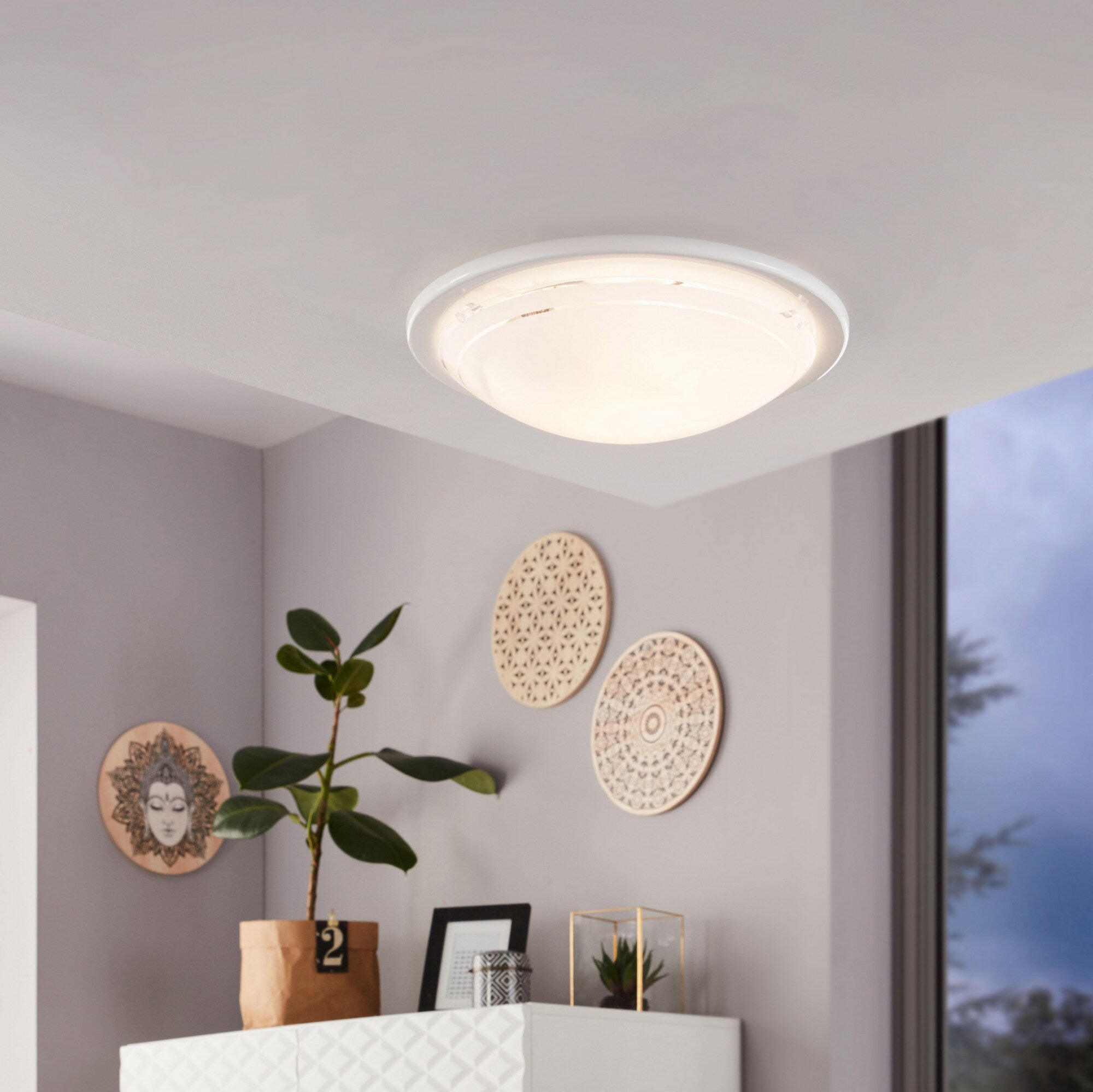 14,95 € Spedizione Gratuita | Plafoniera da interno Eglo Planet 1 60W Ø 29 cm. Acciaio, bicchiere e vetro laccato. Colore bianca