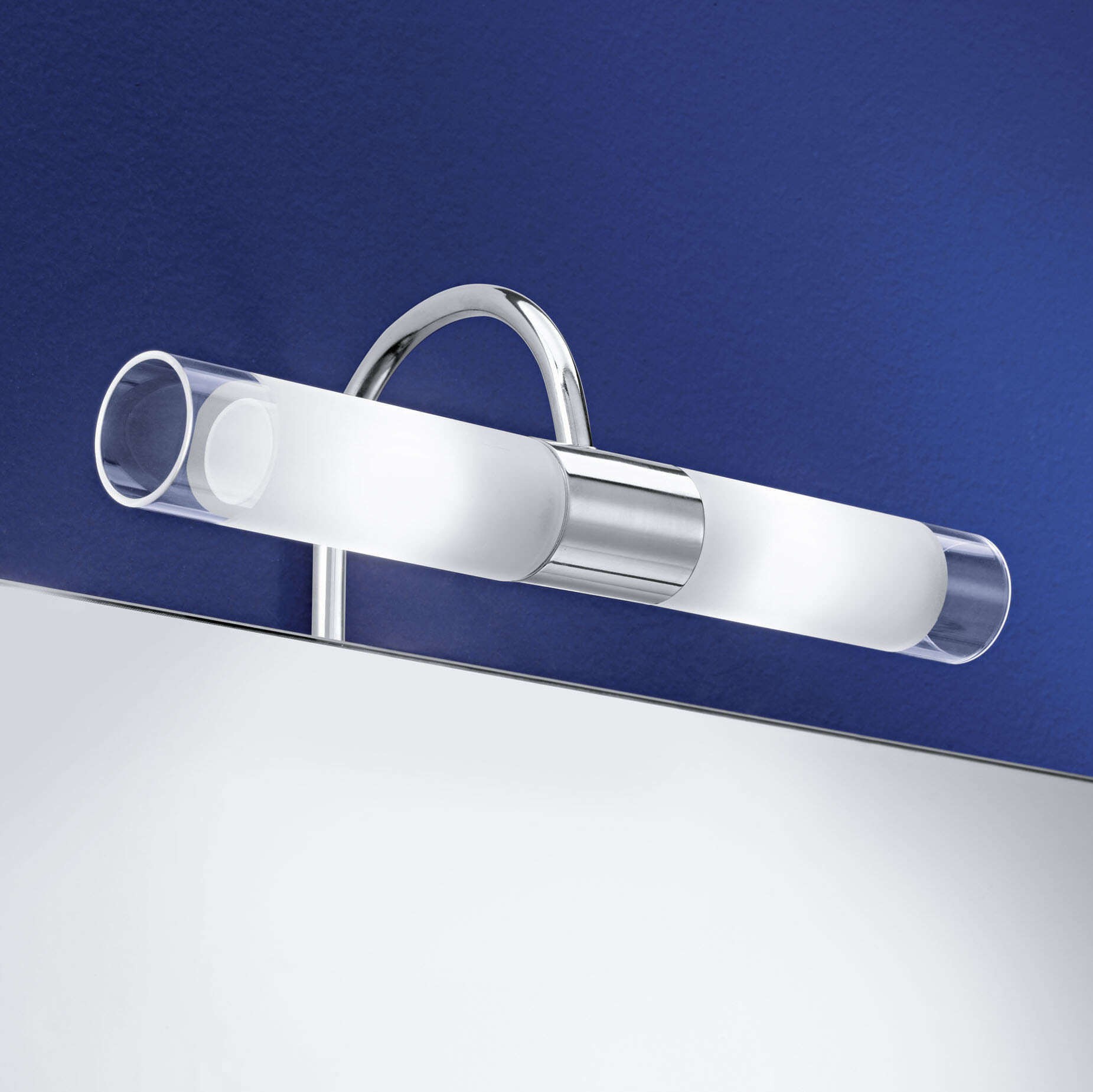 37,95 € Kostenloser Versand | Innenwandleuchte Eglo Granada 66W 30×15 cm. Spiegellampe Stahl, glas und satinglas. Weiß, überzogenes chrom und silber Farbe
