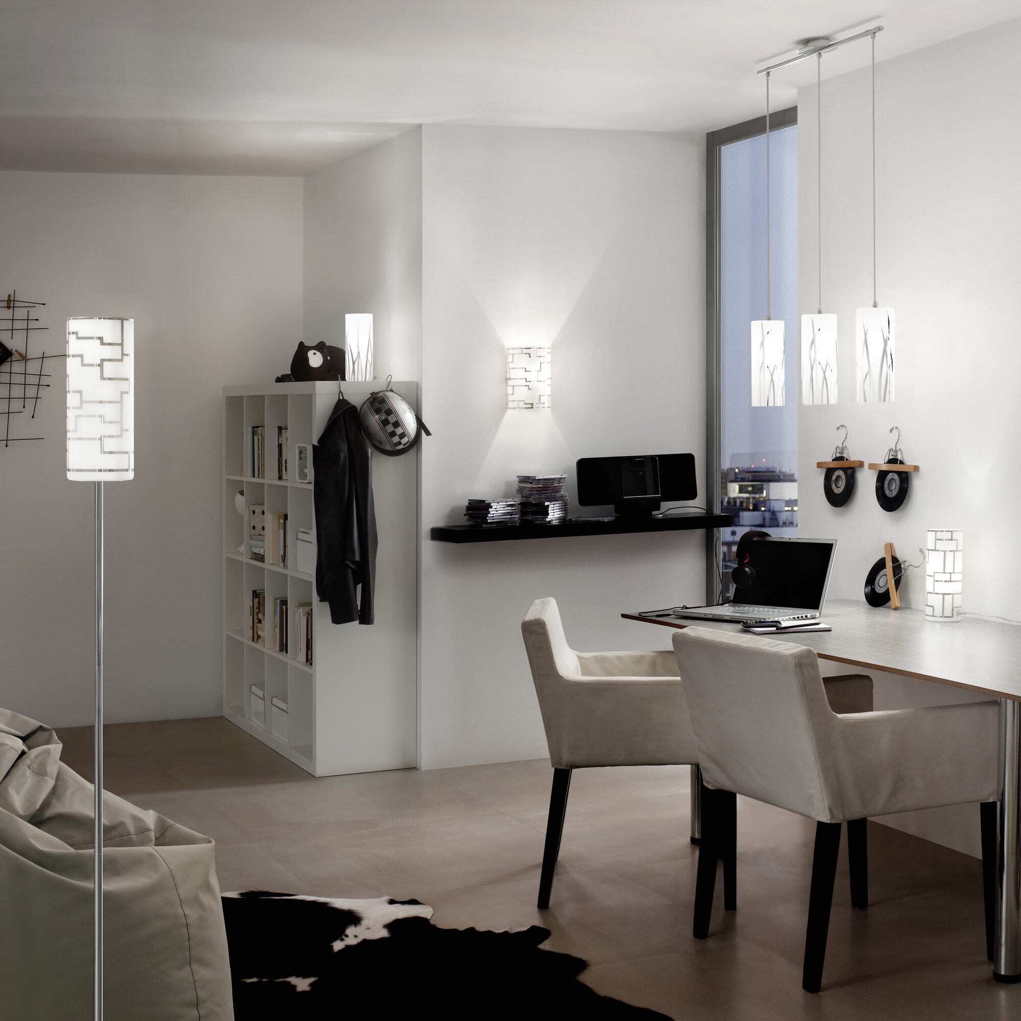 31,95 € Spedizione Gratuita | Lampada da tavolo Eglo Bayman 60W Ø 10 cm. Bicchiere e vetro con decoro. Colore bianca, cromato e argento