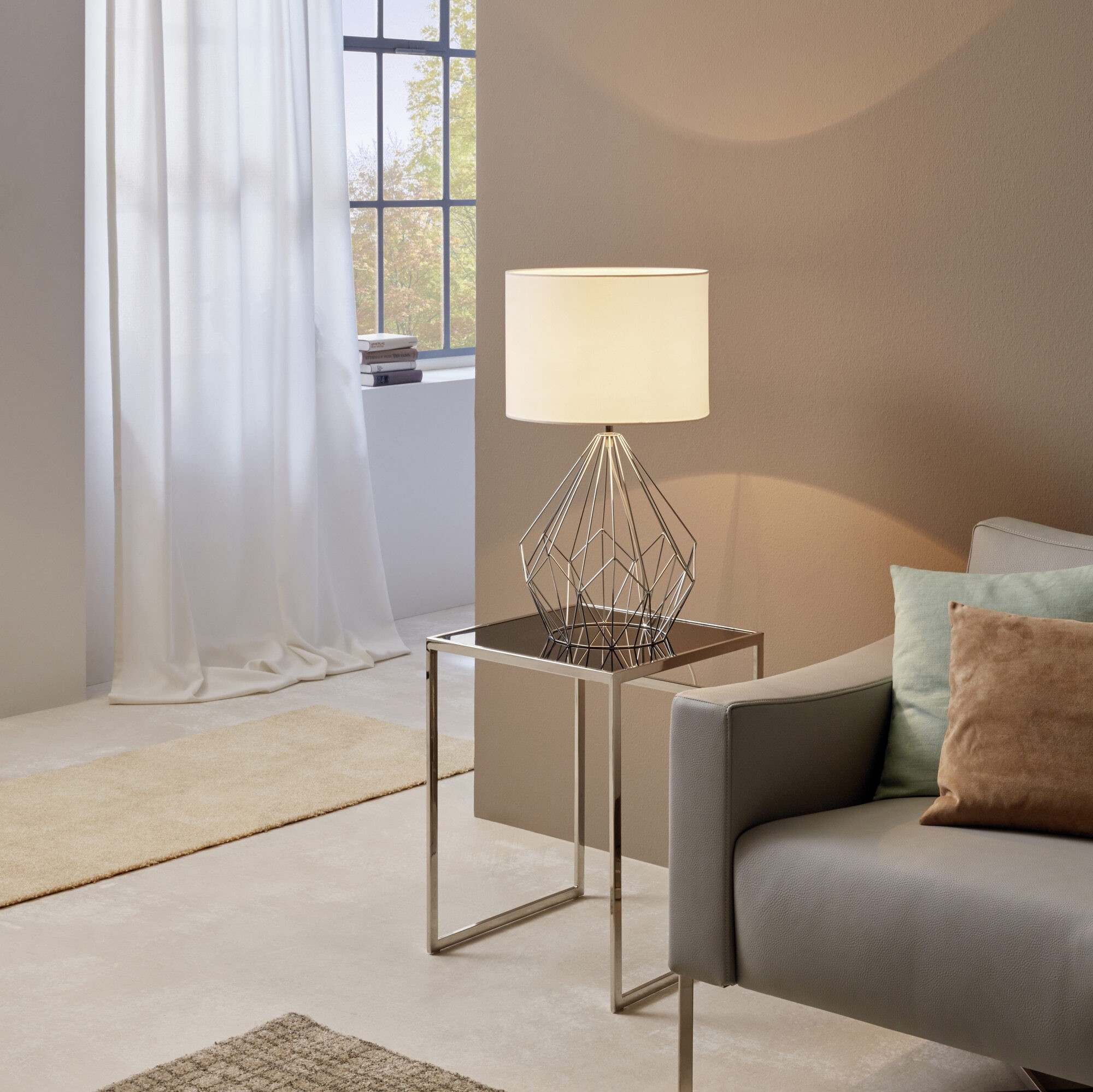 69,95 € Spedizione Gratuita | Lampada da tavolo Eglo Pedregal 1 60W Ø 35 cm. Acciaio e tessile. Colore bianca, cromato e argento