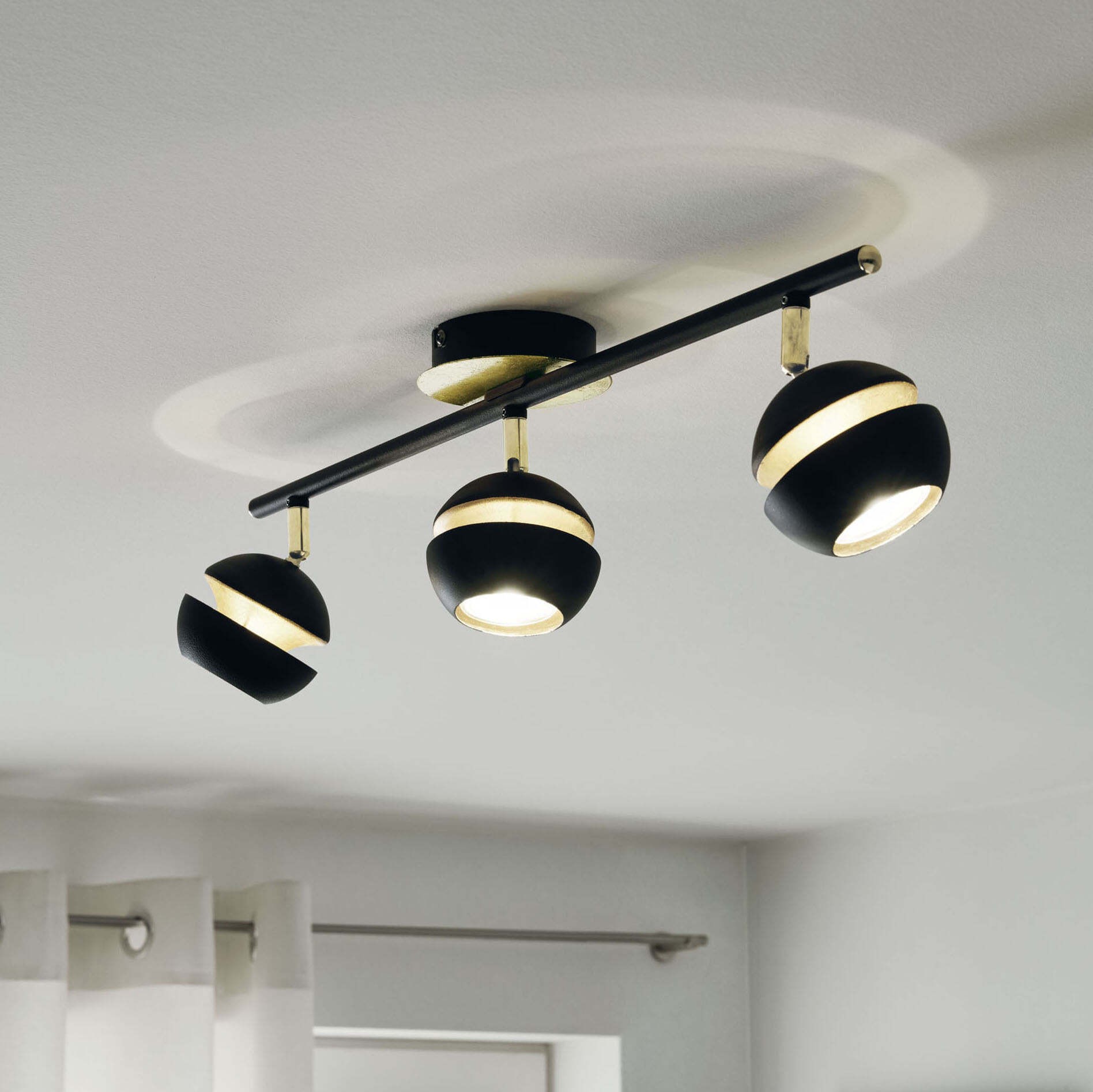 103,95 € Spedizione Gratuita | Faretto da interno Eglo Nocito 10W 59×11 cm. Acciaio. Colore d'oro e nero