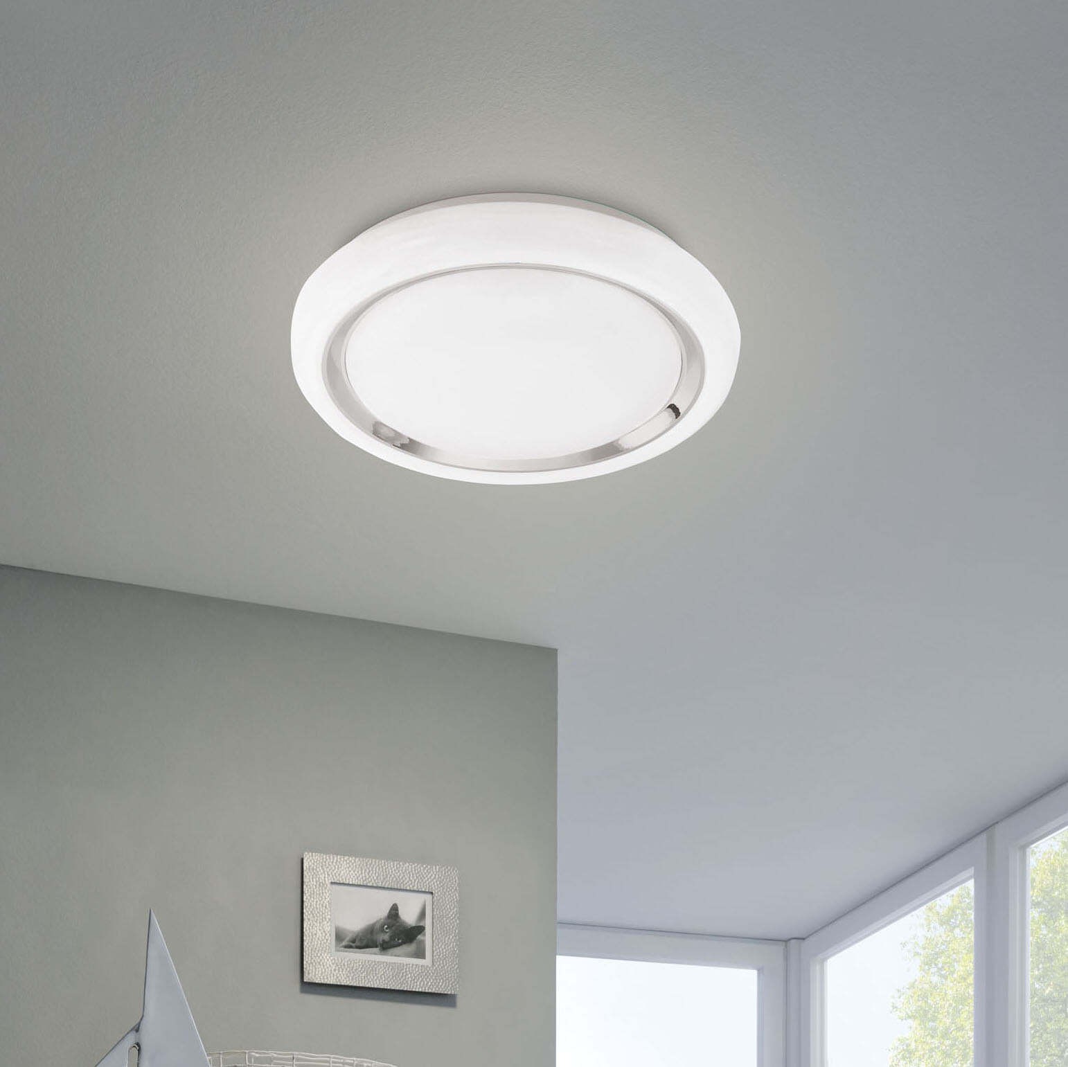79,95 € Envoi gratuit | Plafonnier intérieur Eglo Capasso C 17W 2700K Lumière très chaude. Ø 34 cm. Acier et plastique. Couleur blanc, chromé et argent