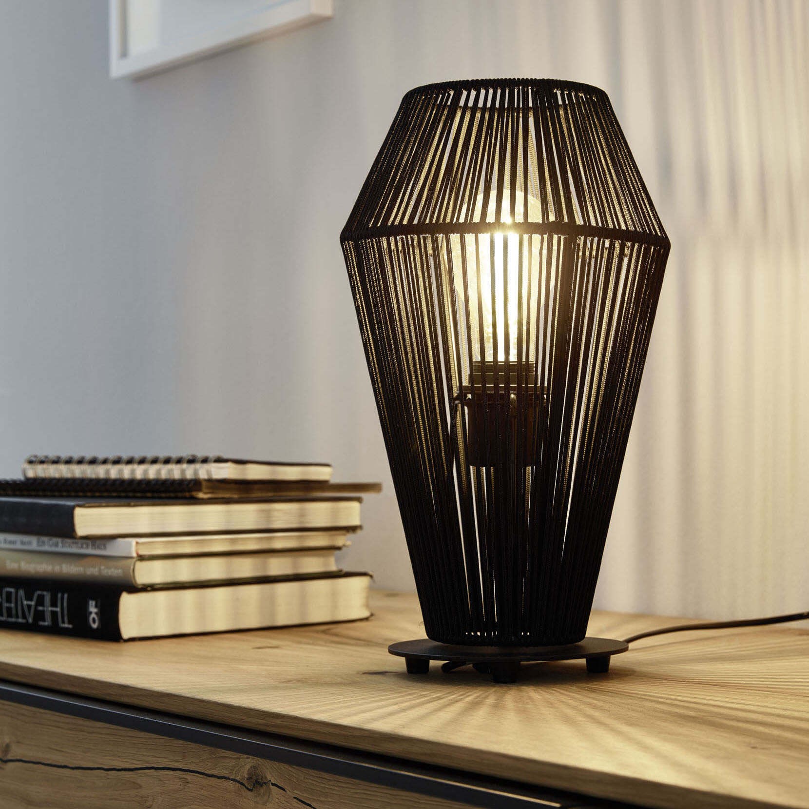 Lampada da tavolo Eglo Palmones 60W Ø 20 cm. Acciaio e tessile. Colore nero