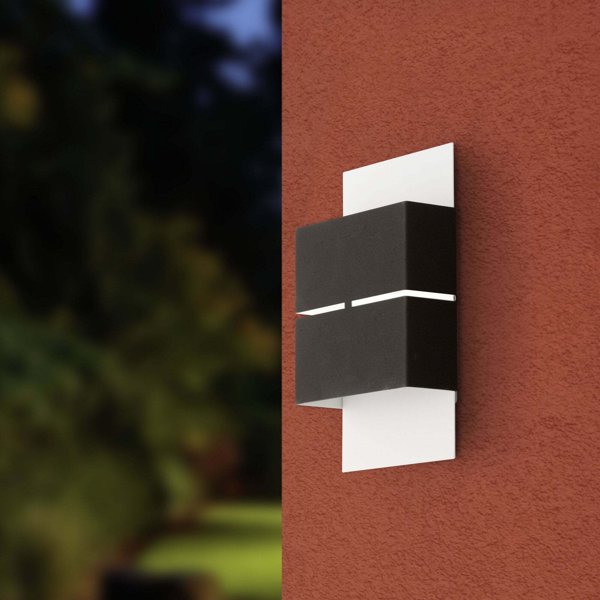 73,95 € Envoi gratuit | Applique murale d'extérieur Eglo Kibea 5W 3000K Lumière chaude. 26×15 cm. Acier et acier galvanisé. Couleur anthracite, blanc et noir