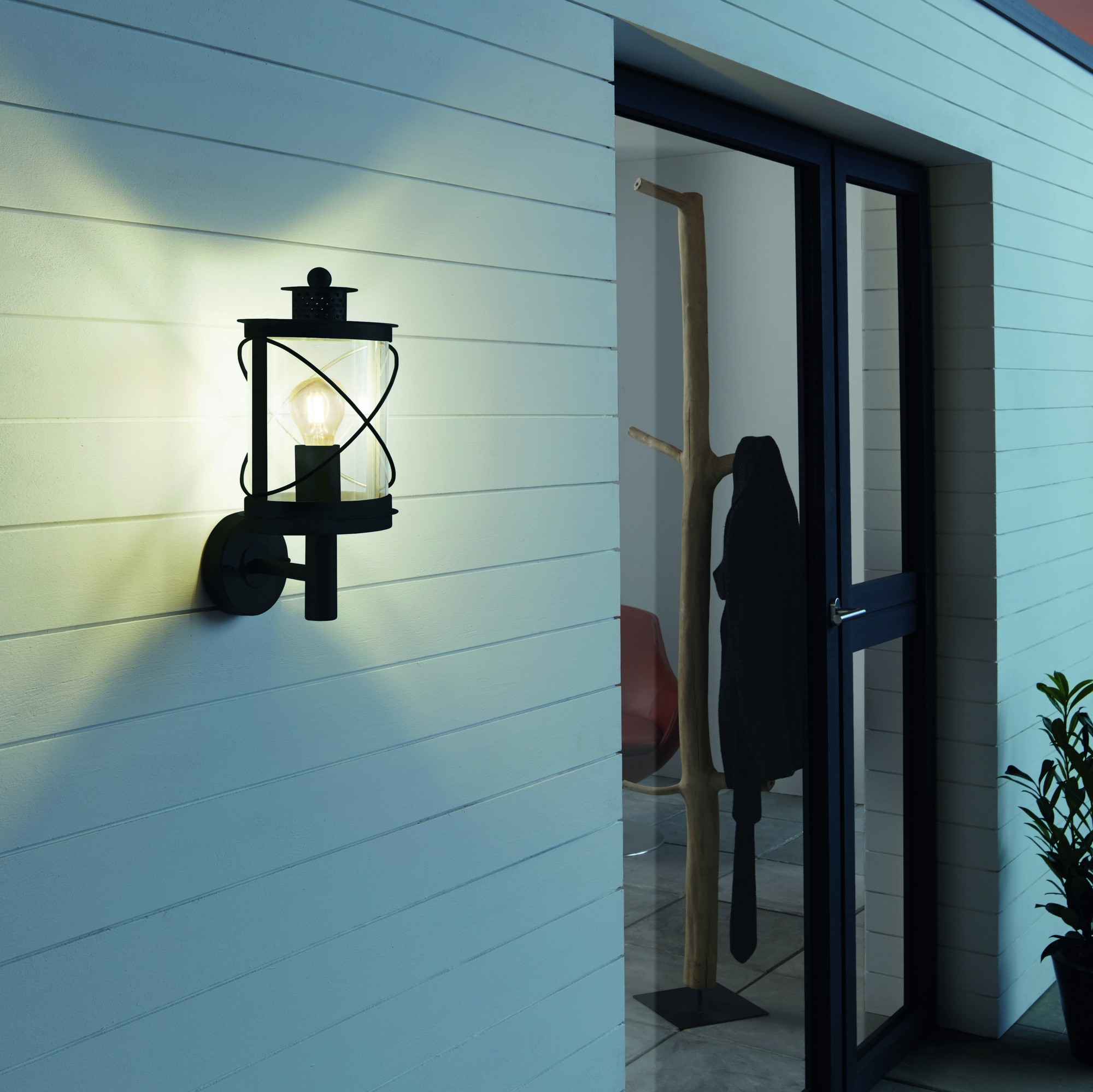 55,95 € Envoi gratuit | Applique murale d'extérieur Eglo Hilburn 60W 38×20 cm. Acier, acier galvanisé et plastique. Couleur noir