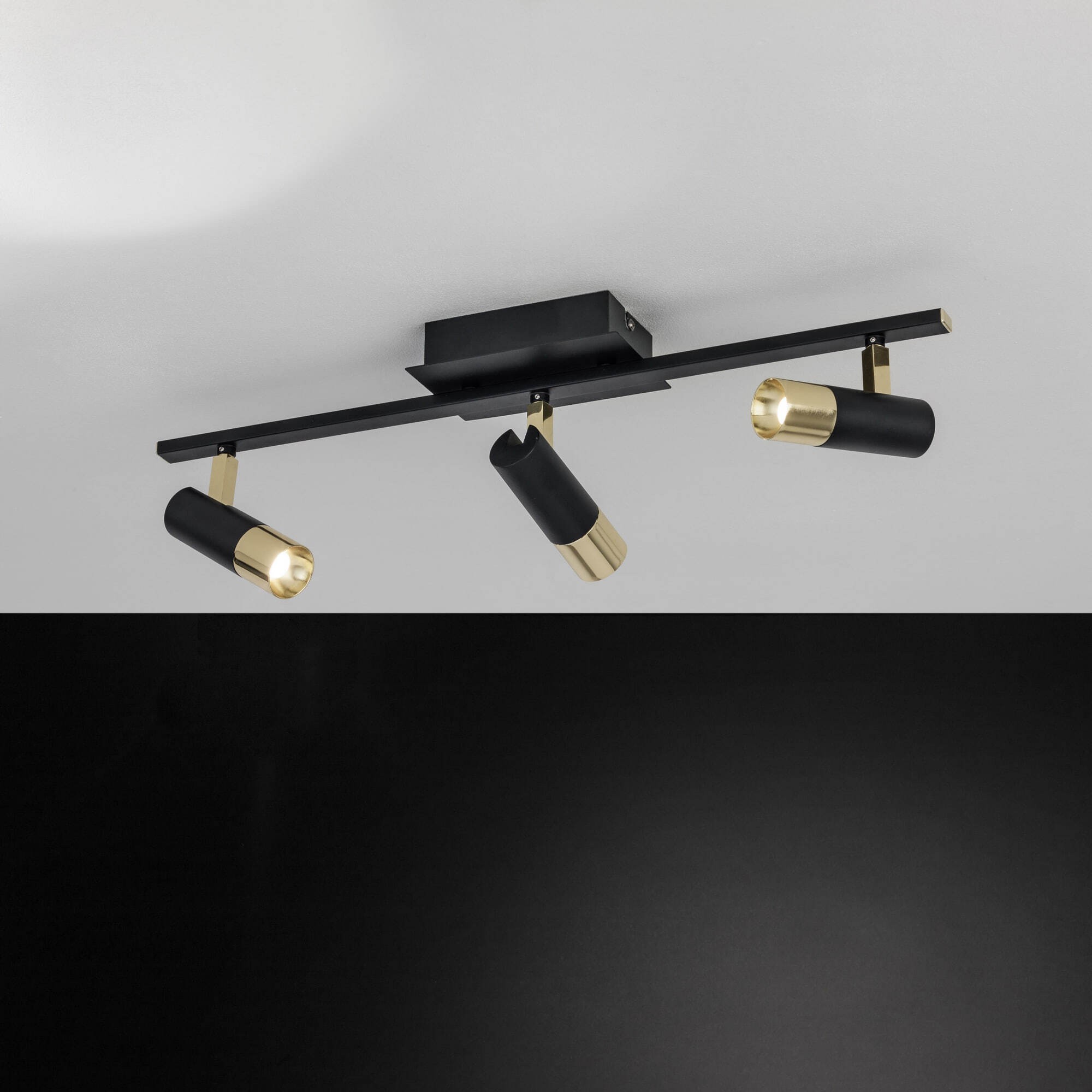 134,95 € Envío gratis | Foco para interior Eglo Stars of Light Tomares 5W 3000K Luz cálida. 58×10 cm. Acero y aluminio. Color dorado, latón y negro