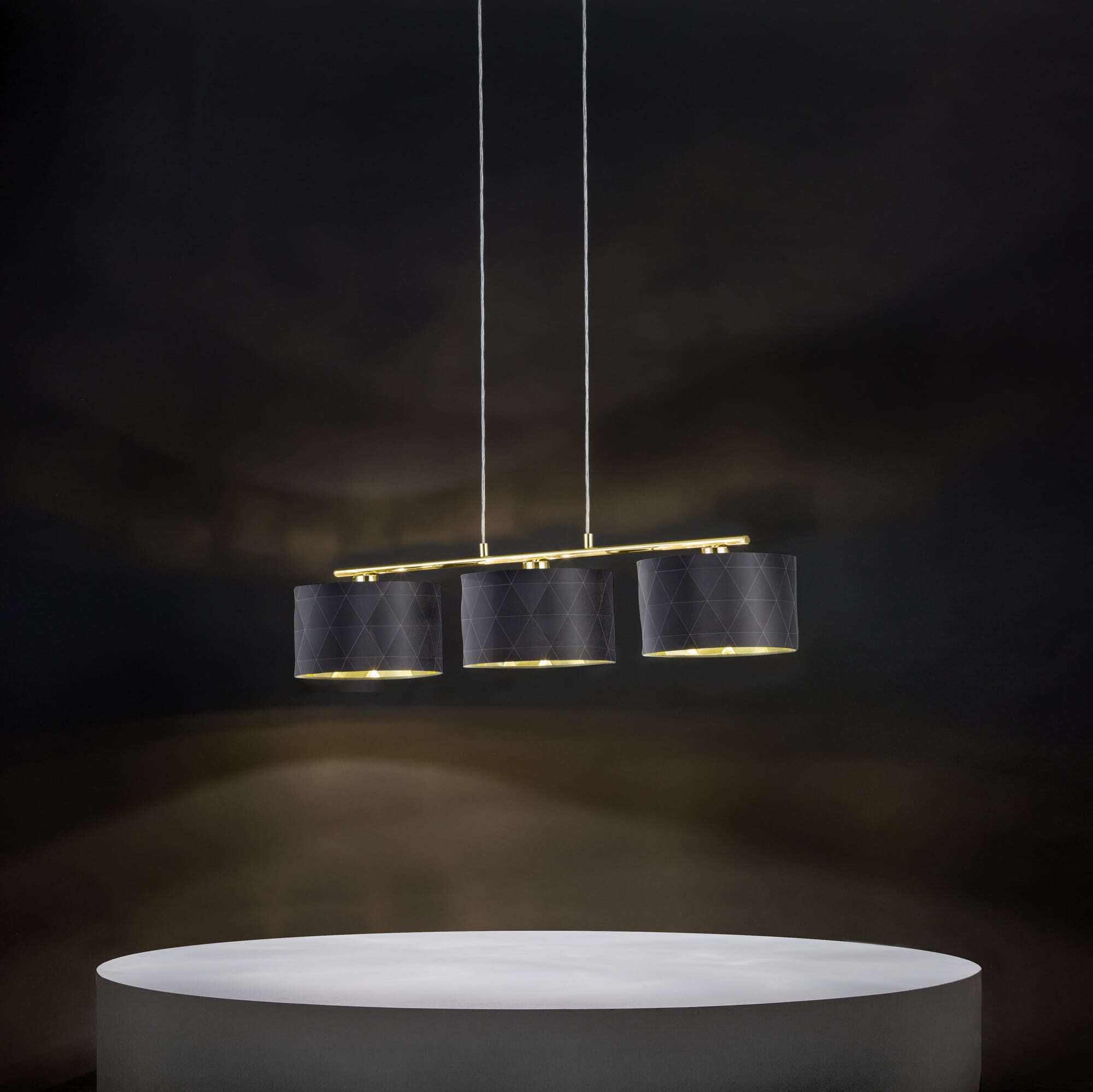 223,95 € Бесплатная доставка | Подвесной светильник Eglo Stars of Light Dolorita 180W 150×92 cm. Стали и текстиль. Золотой, латунь и чернить Цвет