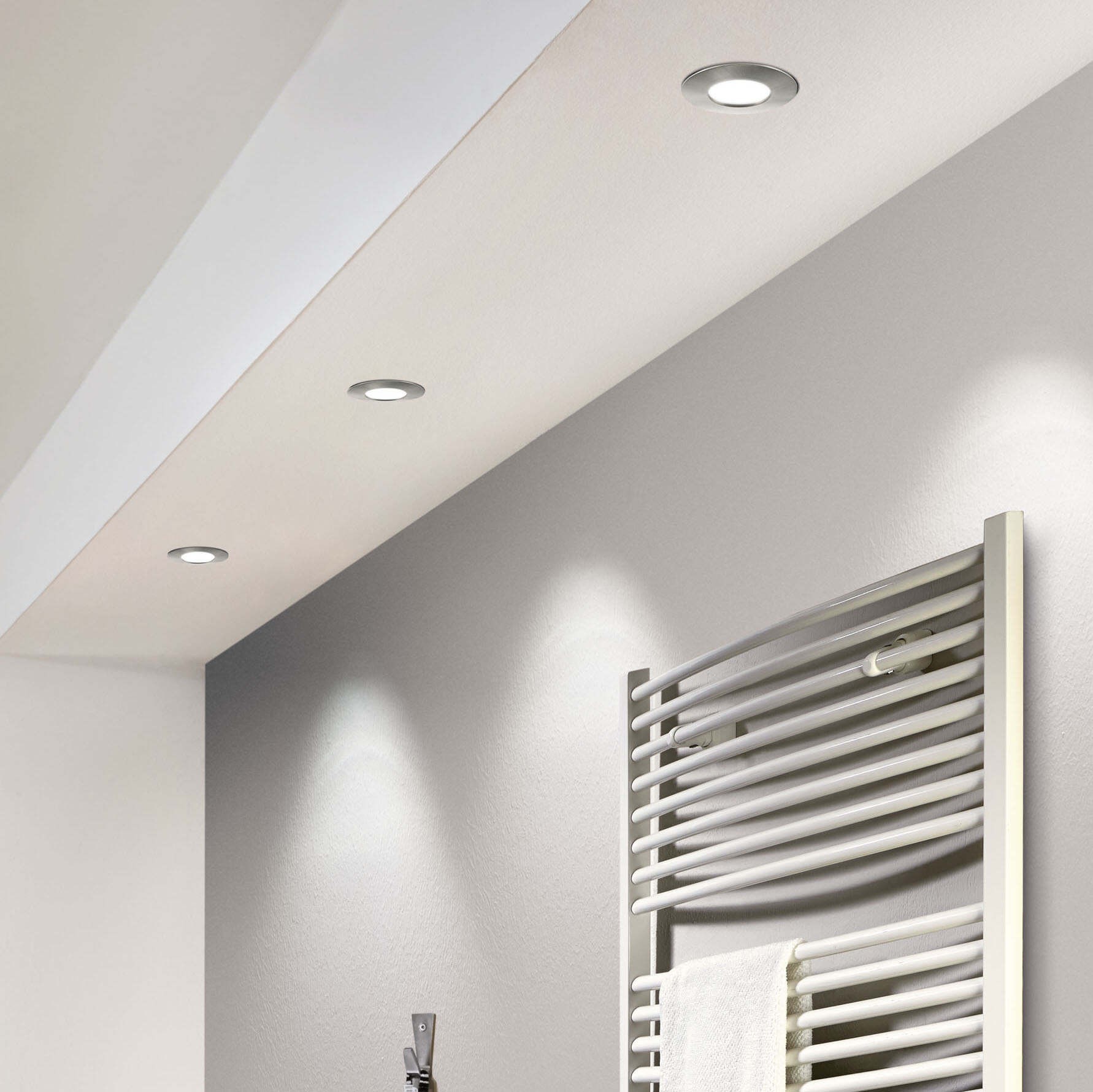 23,95 € Kostenloser Versand | Inneneinbauleuchte Eglo Pineda 6W 3000K Warmes Licht. Ø 7 cm. Plastik. Nickel und matt nickel Farbe