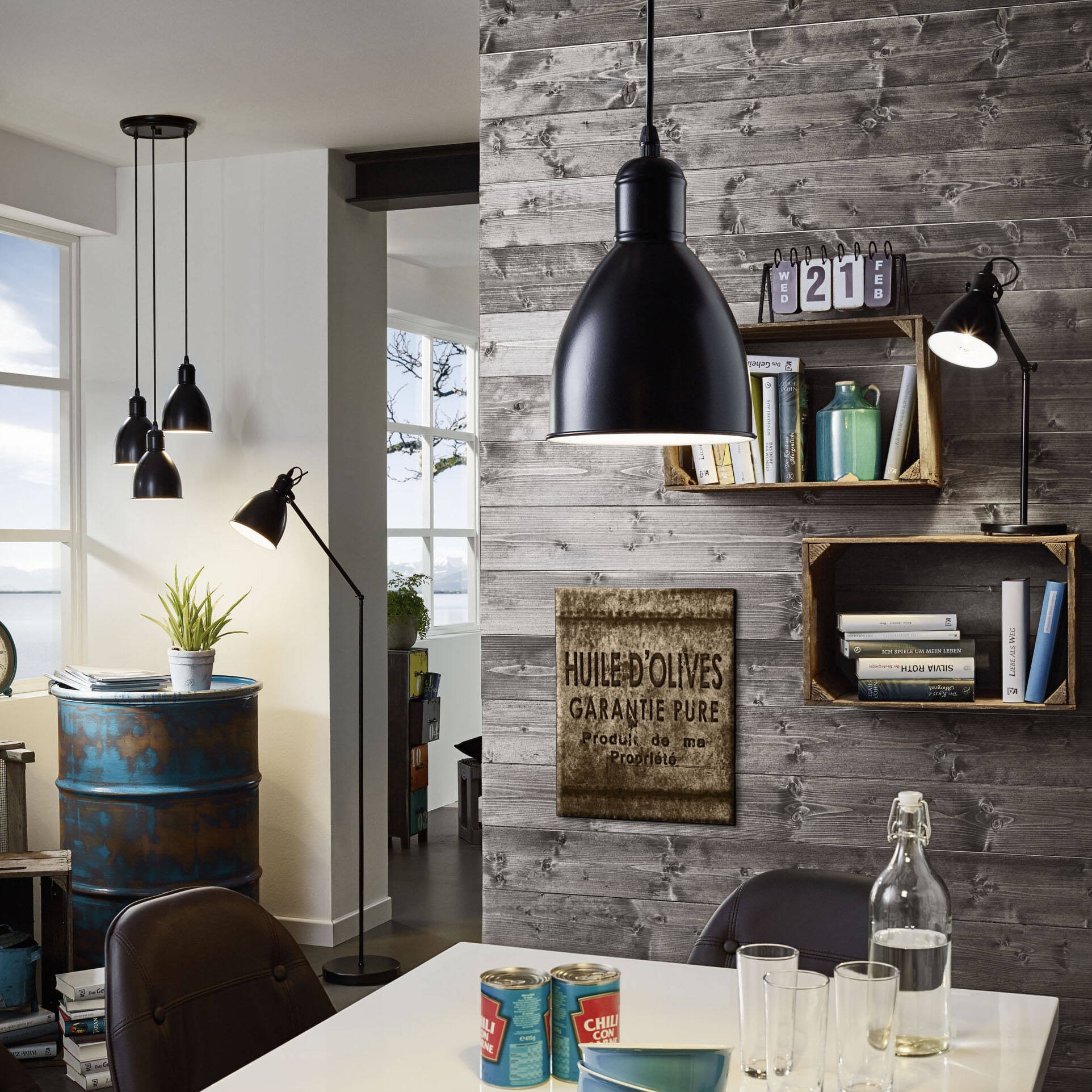 83,95 € Envio grátis | Luminária de piso Eglo Priddy 40W 137 cm. Aço. Cor branco e preto