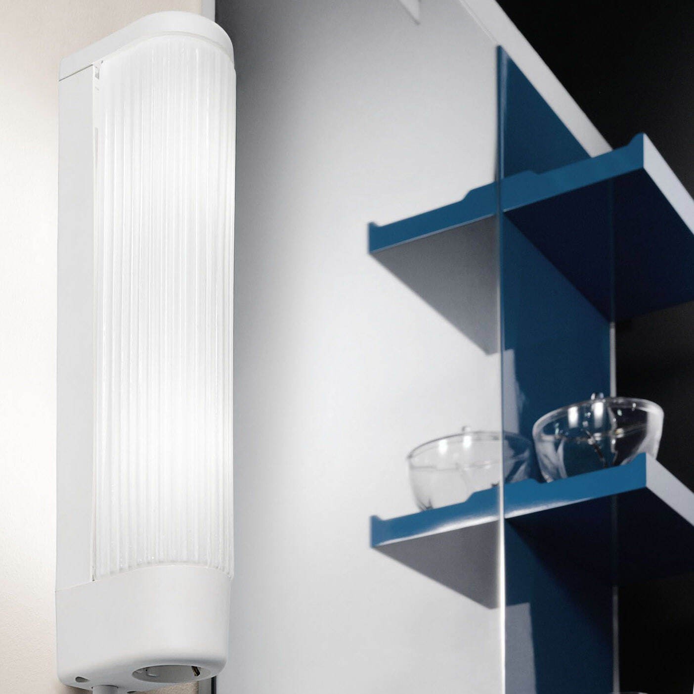 39,95 € Envio grátis | Luz de parede interna Eglo Bari 1 35×6 cm. Lâmpada de espelho Plástico e vidro. Cor branco