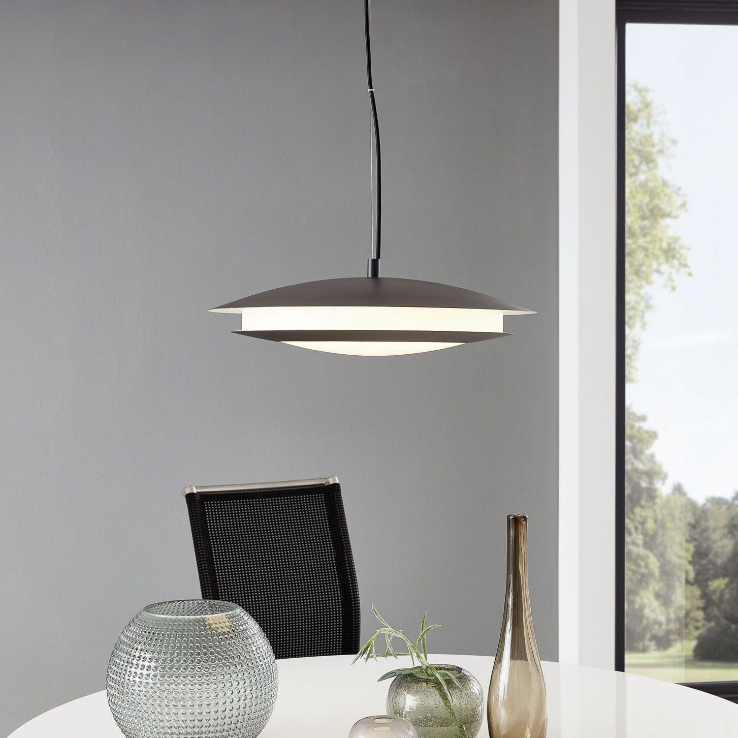 199,95 € Envio grátis | Lâmpada pendurada Eglo Moneva C Ø 48 cm. Aço e plástico. Cor branco e preto