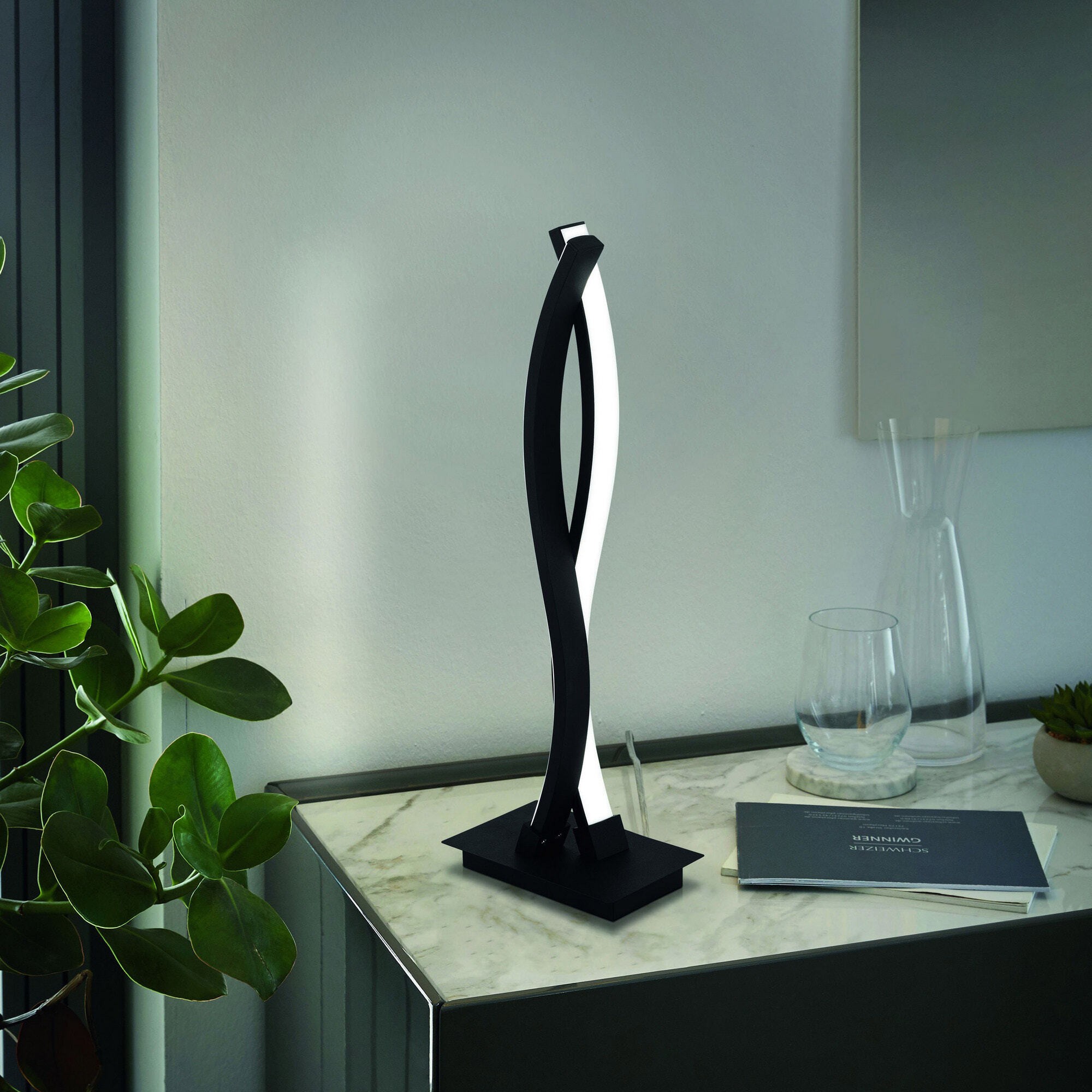 83,95 € Envoi gratuit | Lampe de table Eglo Lasana 3 46×16 cm. Acier, aluminium et plastique. Couleur blanc et noir