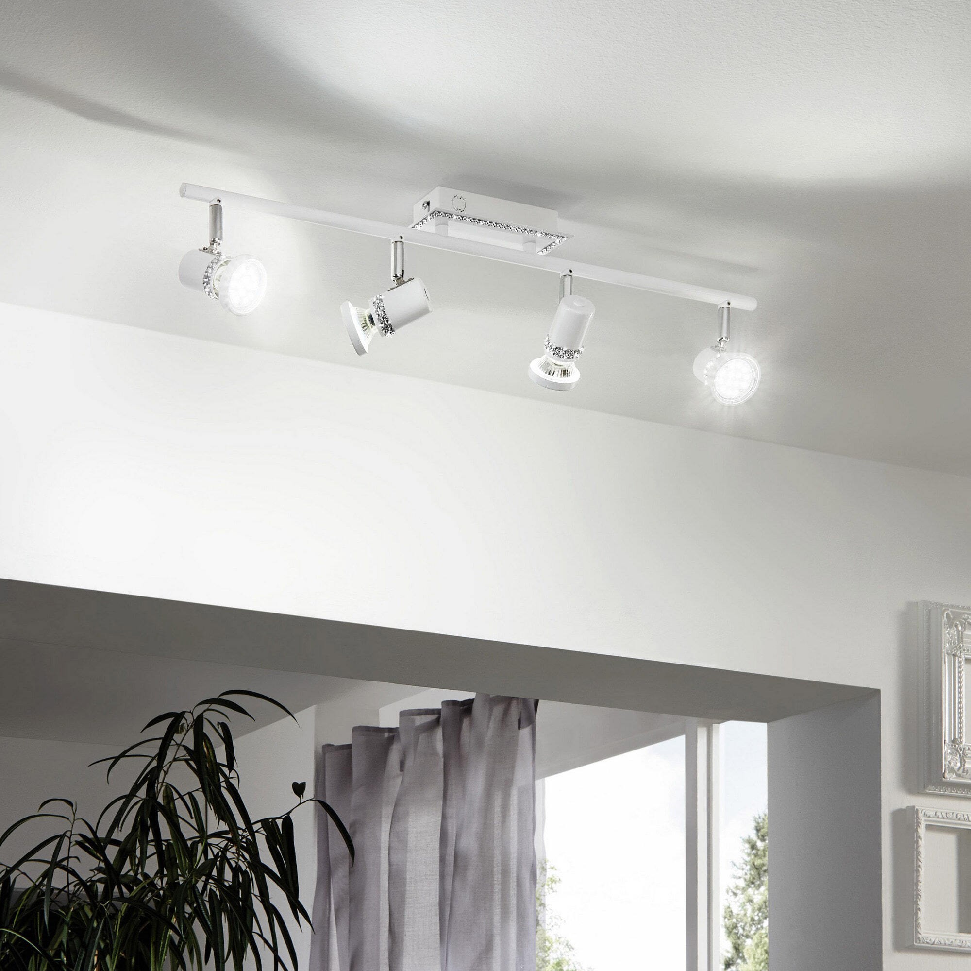 84,95 € Envío gratis | Foco para interior Eglo Bonares 69×7 cm. Acero y cristal. Color blanco, cromado y plata