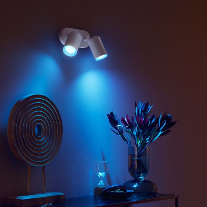 192,95 € Kostenloser Versand | Innenscheinwerfer Philips Fugato 11W 20×15 cm. Doppelter Fokus. Inklusive LED-Lampen. Bluetooth-Steuerung mit Smartphone-App oder Stimme
