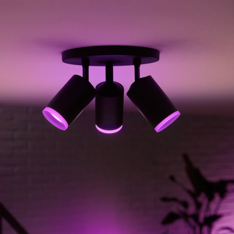 263,95 € Envoi gratuit | Projecteur d'intérieur Philips Fugato 16.5W 20×20 cm. Triple foyer. Comprend des ampoules LED. Contrôle Bluetooth avec application smartphone ou voix