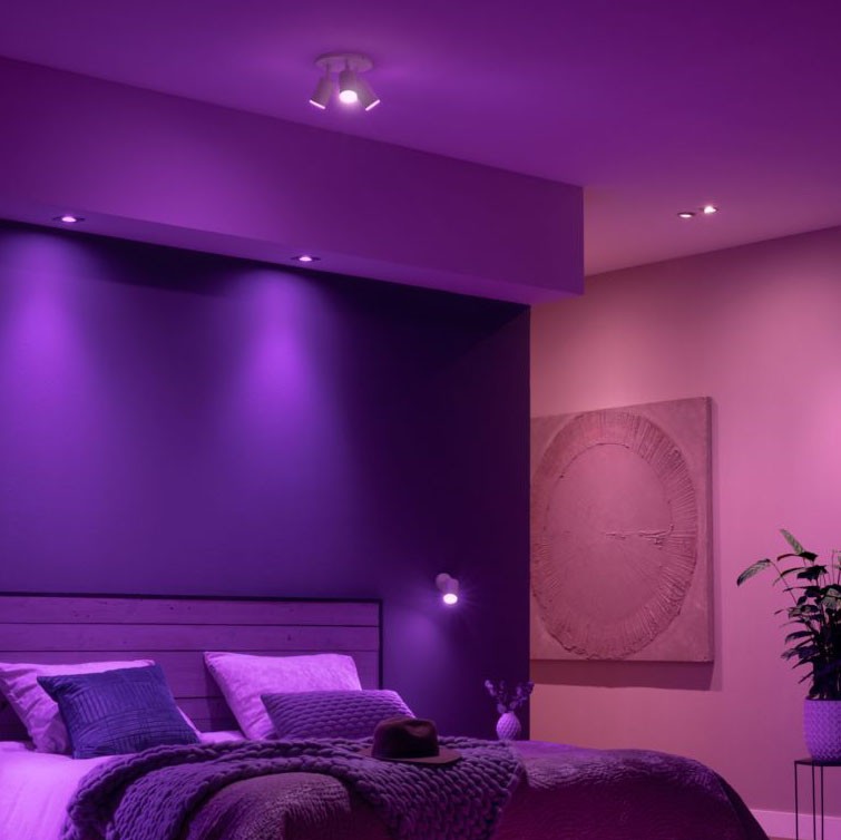 263,95 € Envoi gratuit | Projecteur d'intérieur Philips Fugato 16.5W 20×20 cm. Triple foyer. Comprend des ampoules LED. Contrôle Bluetooth avec application smartphone ou voix