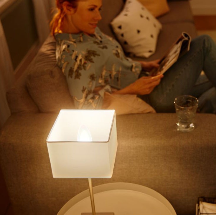 23,95 € Kostenloser Versand | Fernbedienung LED-Lampe Philips Hue White Ambiance 5.2W E14 LED Ø 3 cm. Bluetooth-Steuerung mit Smartphone-App oder Stimme