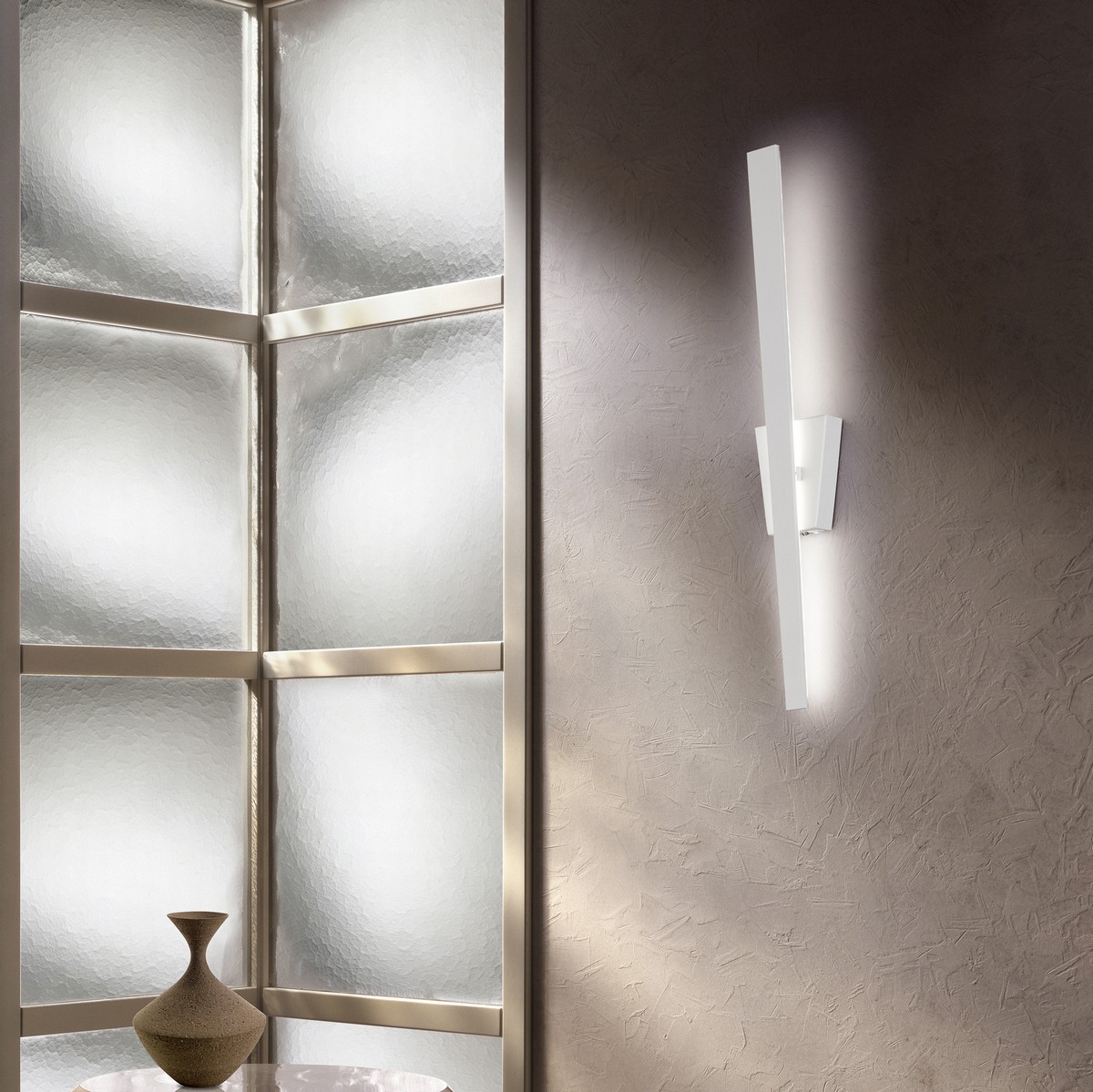 42,95 € Kostenloser Versand | Innenwandleuchte Trio Zita 6W 3000K Warmes Licht. 60×10 cm. Integrierte LED Metall. Weiß Farbe