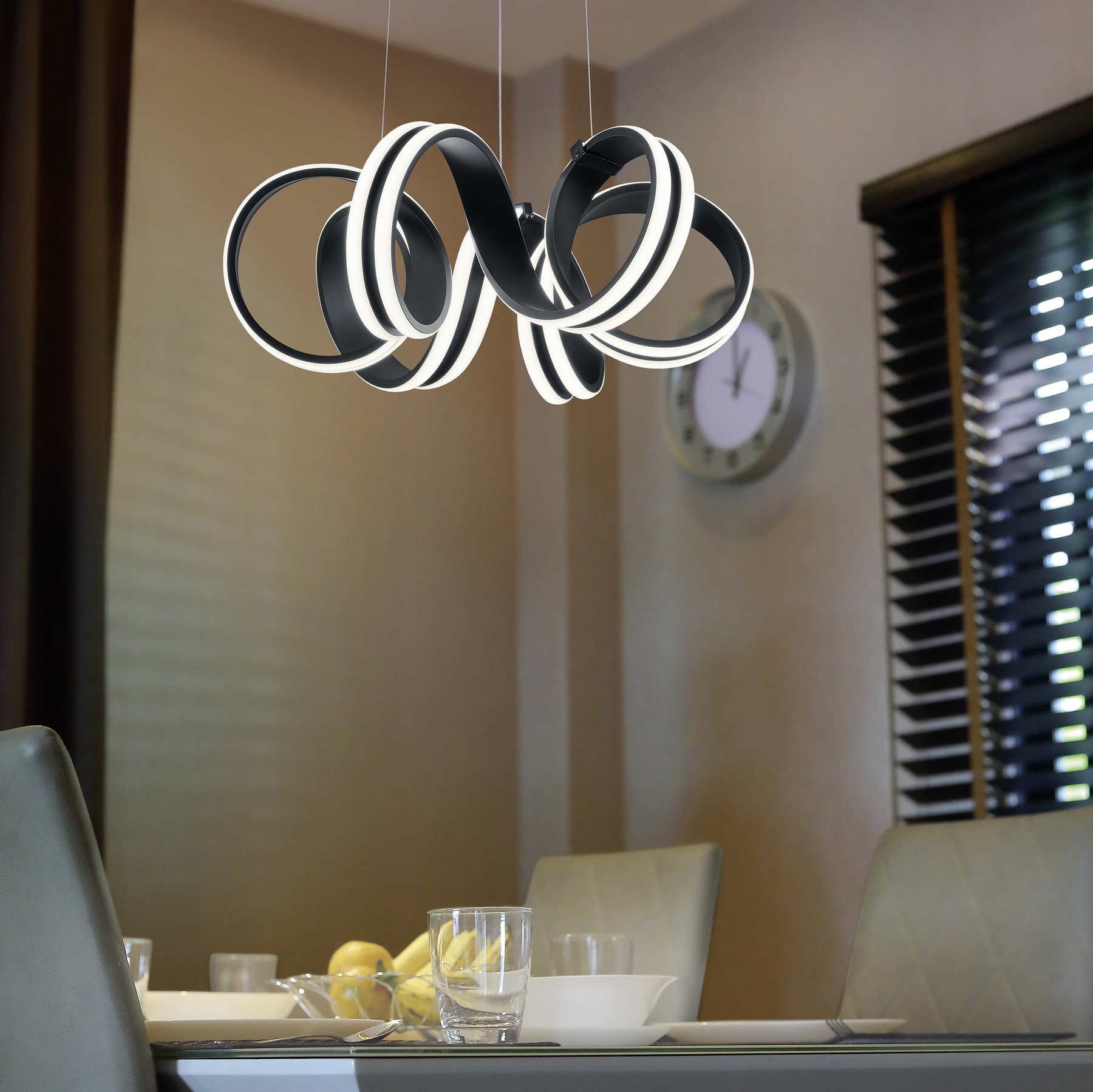 209,95 € Free Shipping | Hanging lamp Trio Carrera 38W 3000K Warm light. Ø 55 cm. Integrated LED Metal casting. Black Color