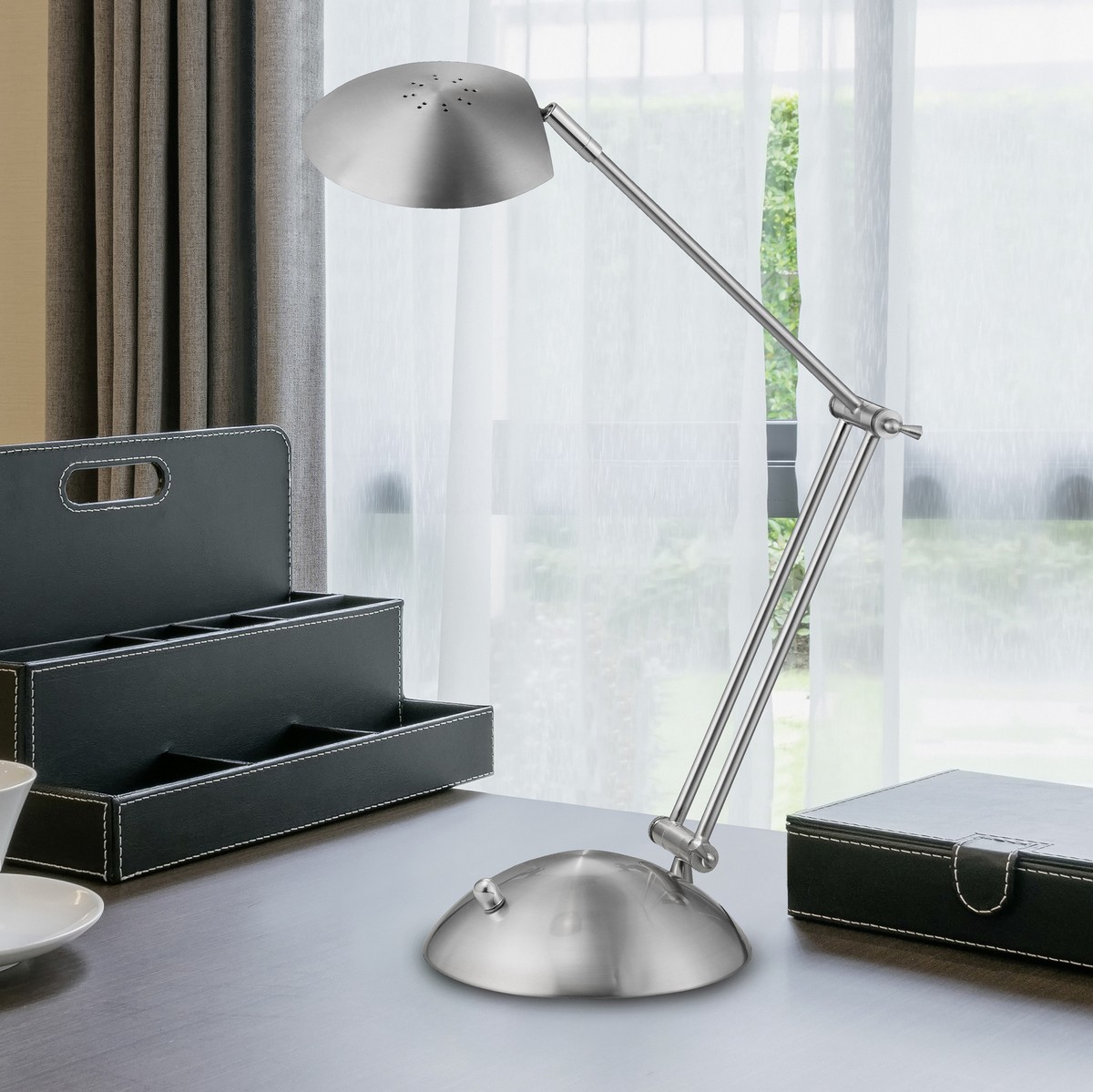 101,95 € Spedizione Gratuita | Lampada da scrivania Trio Calcio 6W 3000K Luce calda. 43×20 cm. LED dimmerabili. Luce direzionale Metallo. Colore nichel opaco