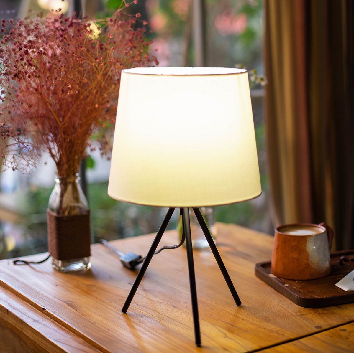 16,95 € Envío gratis | Lámpara de sobremesa Aigostar 40W 44×21 cm. Lámpara decorativa minimalista Acero. Color blanco