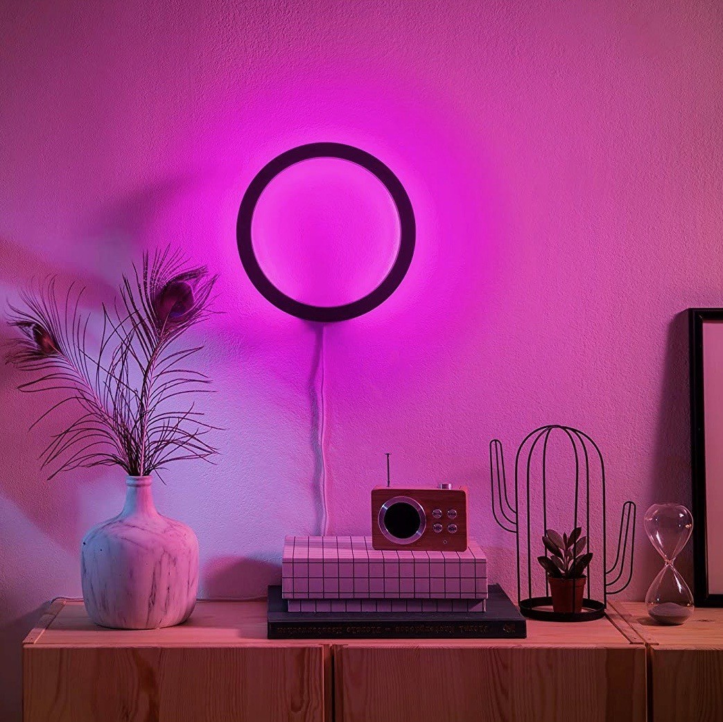 172,95 € Envio grátis | Luz de parede interna Philips 20W 26×26 cm. LED regulável por Bluetooth. Alexa e Google Home Alumínio e pmma. Cor preto
