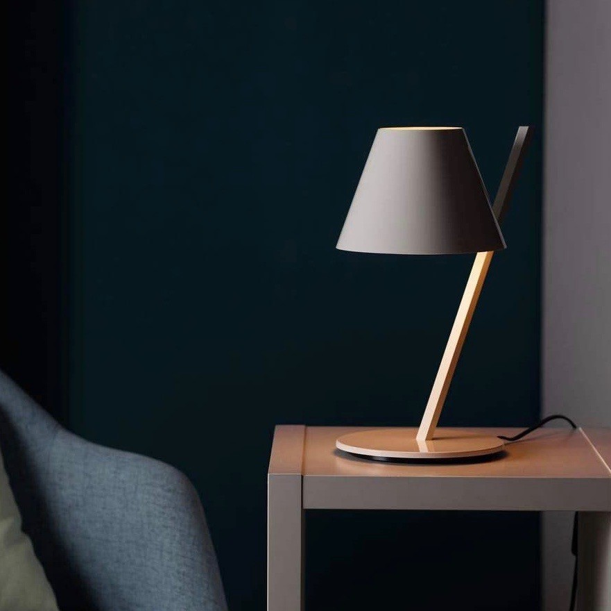 183,95 € Kostenloser Versand | Tischlampe 6W 37×25 cm. Aluminium. Weiß Farbe